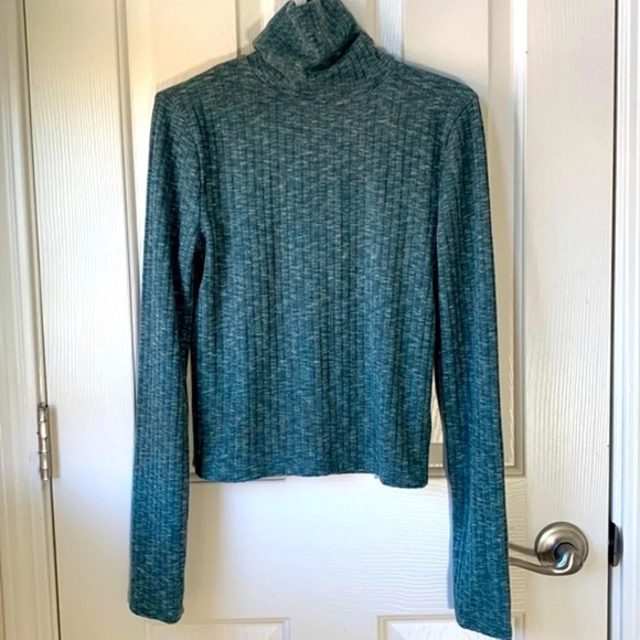 Madewell turtleneck Cropped long sleeves tee- shirt Medium - Picture 2 of 6